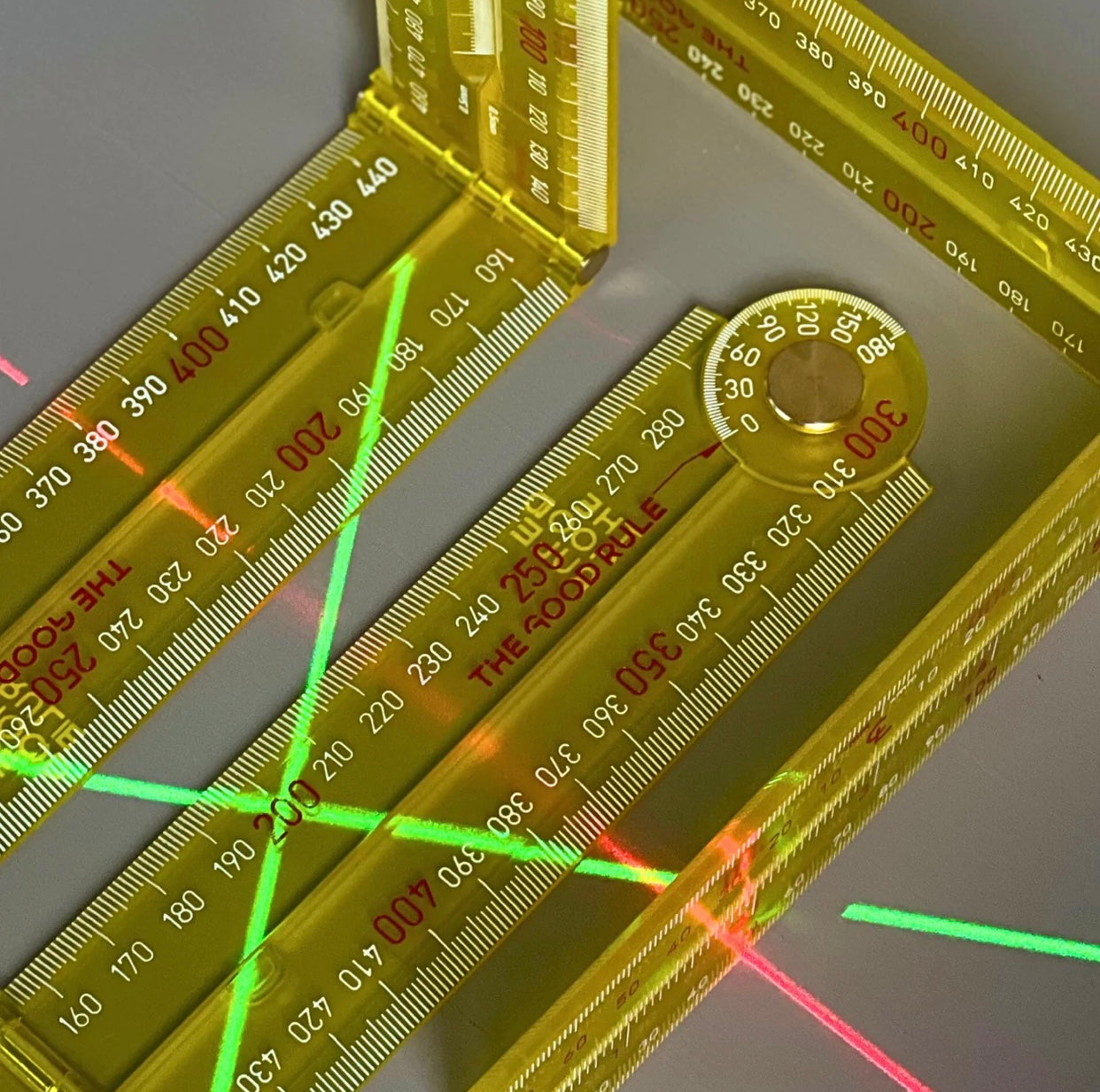 Édition laser ! Règle de chantier pliable de 600 mm The Good Rule (métrique)