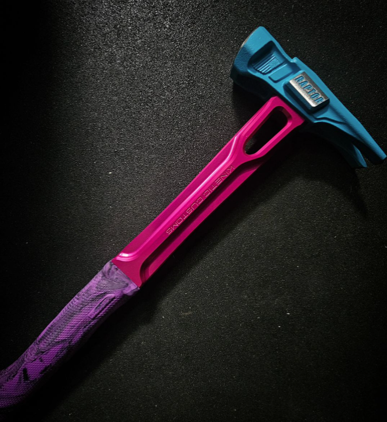 Martillo completo. Cabeza de 16 oz con mango de 16". Púrpura - Rosa - Azul